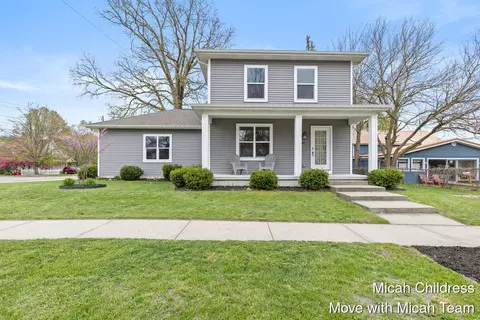40 E Maple St NE, Cedar Springs, MI 49319