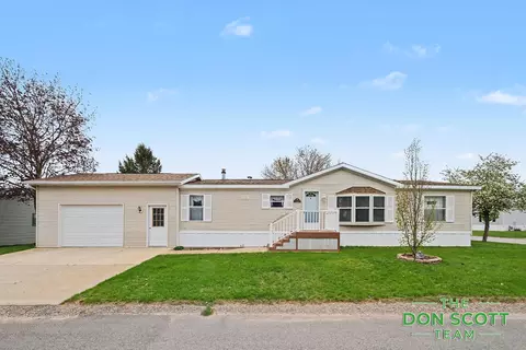 3567 Hollyfield Dr, Cedar Springs, MI 49319