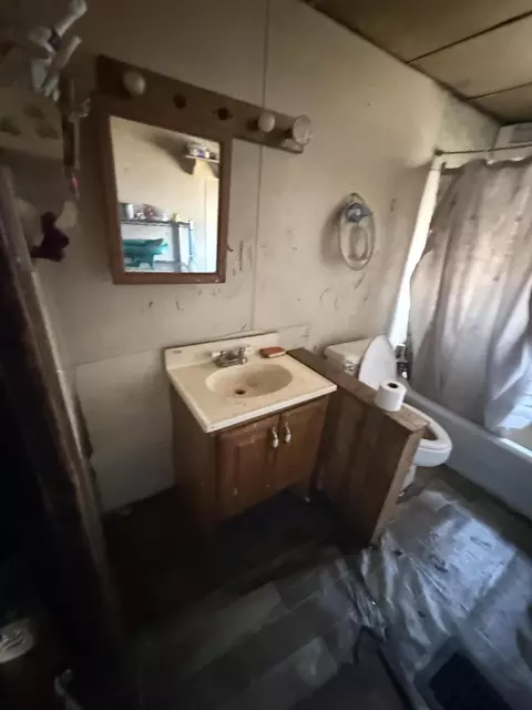Bath - 3456 E Harrison Rd, Hart, MI 49420 photo 1 of 1