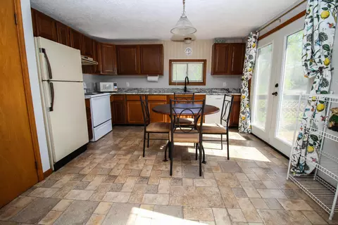 Kitchen - 91195 M-40, Marcellus, MI 49067 photo 2 of 3