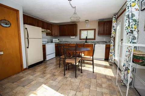 Kitchen - 91195 M-40, Marcellus, MI 49067 photo 1 of 3