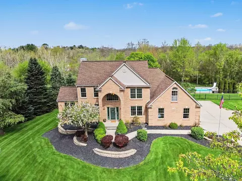 7696 Quail Ridge Dr, Dexter, MI 48130
