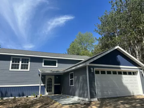 891 N White Birch Dr, Ludington, MI 49431