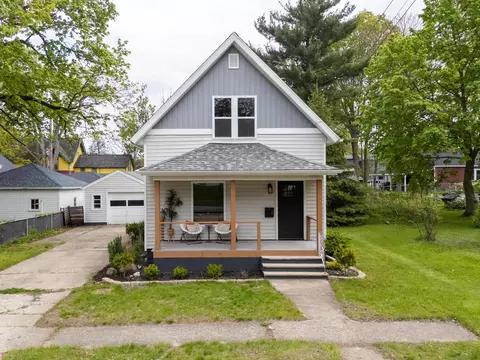 209 Park St, Plainwell, MI 49080