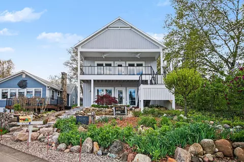 6747 Kitson Dr NE, Rockford, MI 49341