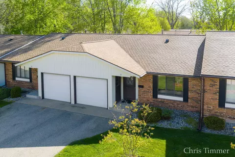 75 Old Mill Dr #17, Holland, MI 49423
