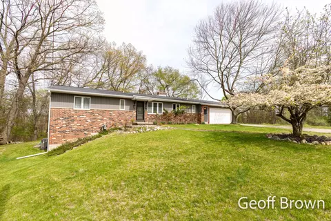 4145 11 Mile Rd NE, Rockford, MI 49341
