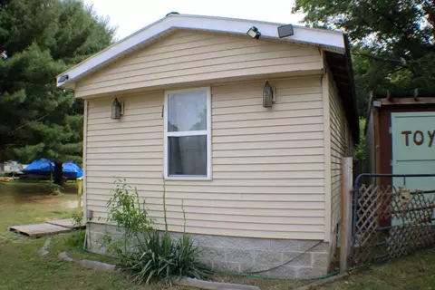 568 S Nancy Dr, White Cloud, MI 49349 photo 2