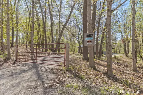 1057 W Tuttle Rd, Ionia, MI 48846