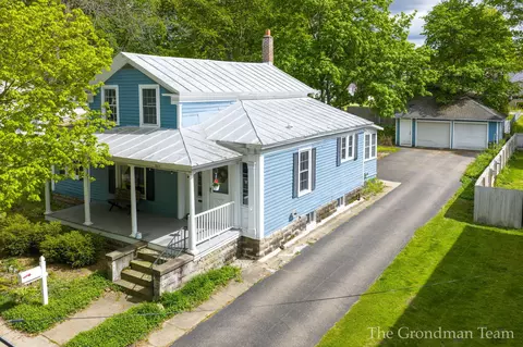 417 Monroe St, Allegan, MI 49010