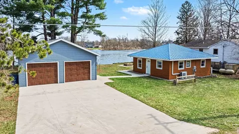 3517 Lake Allegan Dr, Allegan, MI 49010