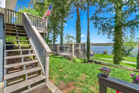 1050 Earlyn Dr, Hillsdale, MI 49242