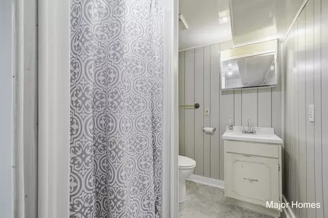 Bath - 6846 Aleda Ave SE, Grand Rapids, MI 49508 photo 3 of 3