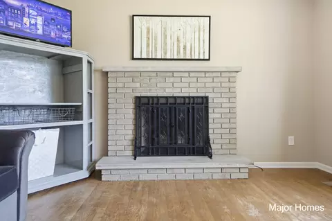 Living - 6846 Aleda Ave SE, Grand Rapids, MI 49508 photo 3 of 5