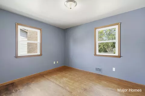Bedroom - 6846 Aleda Ave SE, Grand Rapids, MI 49508 photo 4 of 10