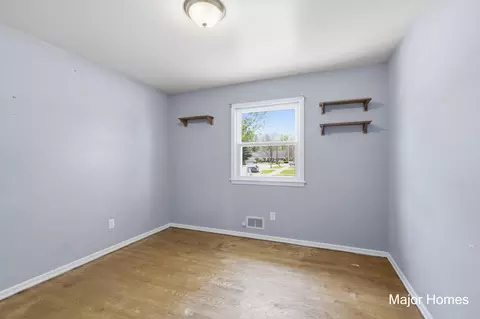 Bedroom - 6846 Aleda Ave SE, Grand Rapids, MI 49508 photo 7 of 10