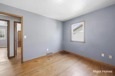 Bedroom - 6846 Aleda Ave SE, Grand Rapids, MI 49508 photo 6 of 10