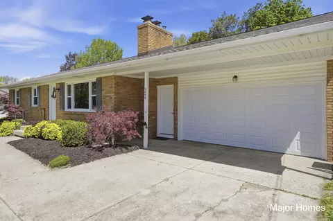 Exterior - 6846 Aleda Ave SE, Grand Rapids, MI 49508 photo 3 of 8