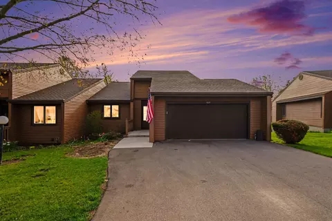 625 Maple Creek Dr, Holland, MI 49423