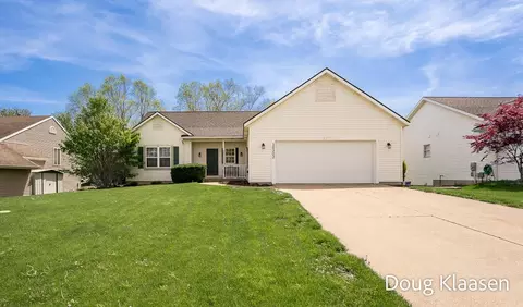 10302 Winterwood Dr, Zeeland, MI 49464