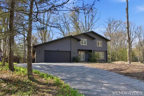 1086 Post Ave, Holland, MI 49424
