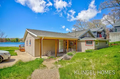 2091 Lake Ave, Twin Lake, MI 49457