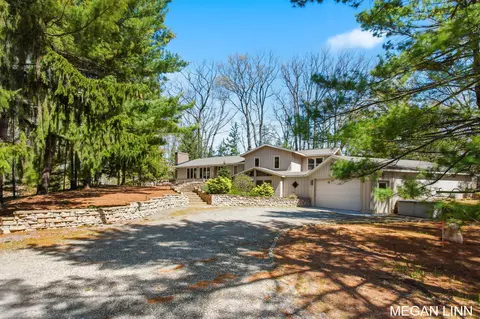 7135 Lakeshore Ave, West Olive, MI 49460