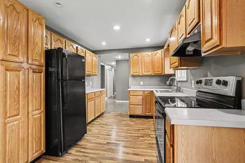 Kitchen - 26689 28th Ave, Gobles, MI 49055 photo 1 of 2