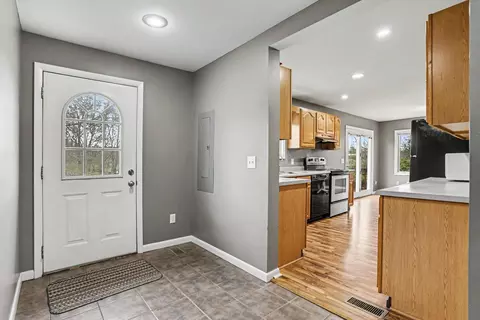 Entry Way - 26689 28th Ave, Gobles, MI 49055 photo 1 of 3
