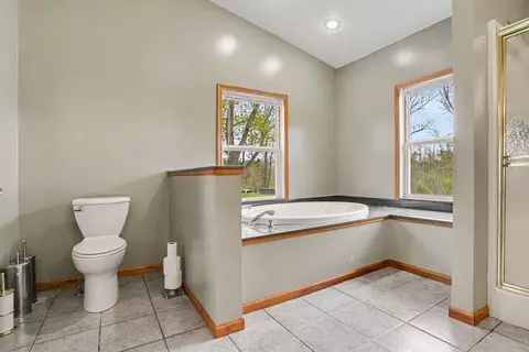Bath - 26689 28th Ave, Gobles, MI 49055 photo 2 of 5