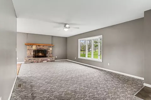 Living - 26689 28th Ave, Gobles, MI 49055 photo 2 of 4