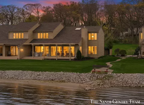 15780 N Prospect Point Dr, Spring Lake, MI 49456
