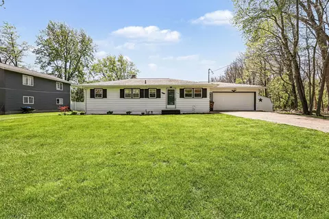 525 Forest Ln, Parma, MI 49269