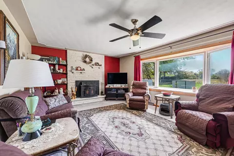 Living - 525 Forest Ln, Parma, MI 49269 photo 2 of 2