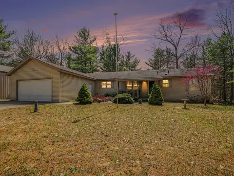 4905 N Wayne Rd, Pentwater, MI 49449