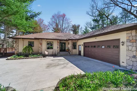 9160 Mill Pond Trl, Whitehall, MI 49461
