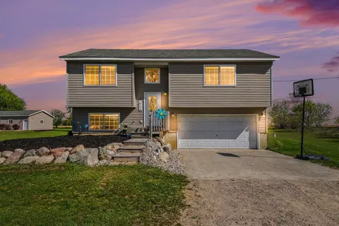 7864 County Farm Rd, Greenville, MI 48838