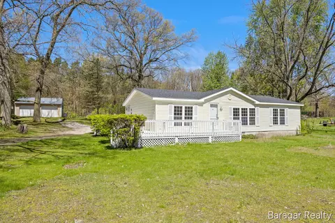 8965 Holton Rd, Holton, MI 49425