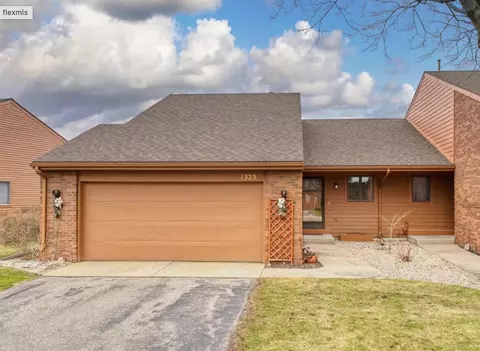 1323 Bent Tree Dr, Hudsonville, MI 49426