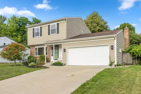 1865 Ridgemoor Dr SE, Grand Rapids, MI 49506