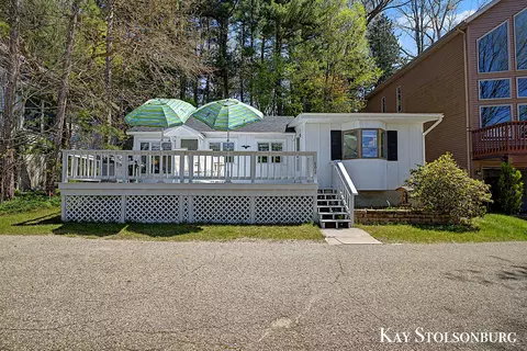 892 Palmer Dr, Middleville, MI 49333