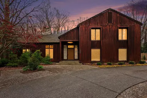 1519 Middlebrook Dr, Norton Shores, MI 49441