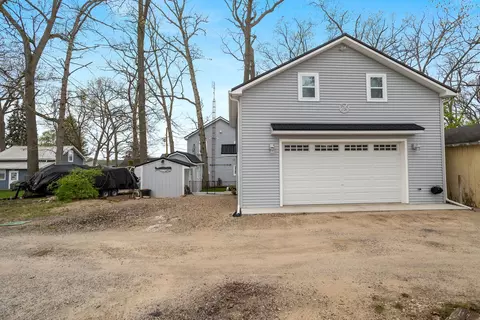 Exterior - 735 Waterfront Dr, Coldwater, MI 49036 photo 2 of 2