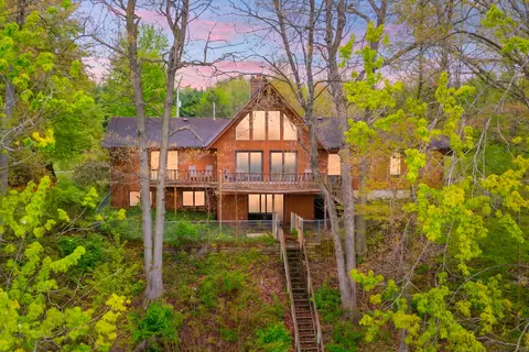 28323 Northern Bluff Dr, Gobles, MI 49055