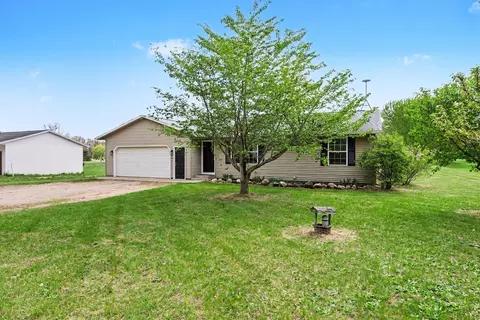 61117 County Road 653, Paw Paw, MI 49079