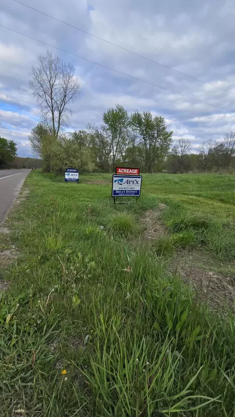 690 Pierce Rd, Plainwell, MI 49080 photo 2