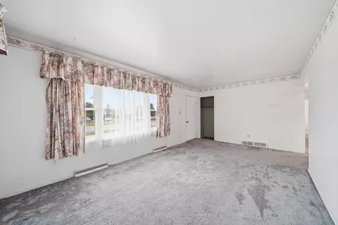 Living - 4024 County Farm Rd, Jackson, MI 49201 photo 2 of 2