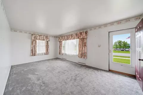 Living - 4024 County Farm Rd, Jackson, MI 49201 photo 1 of 2
