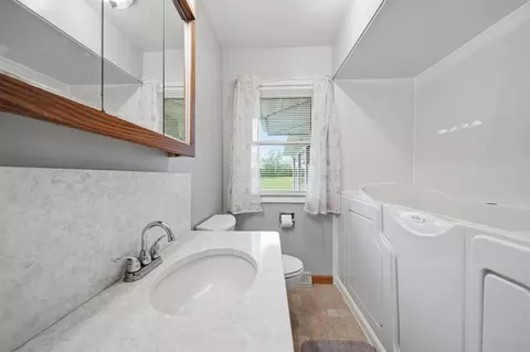 Bath - 4024 County Farm Rd, Jackson, MI 49201 photo 2 of 4