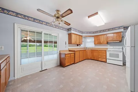 Kitchen - 4024 County Farm Rd, Jackson, MI 49201 photo 3 of 3
